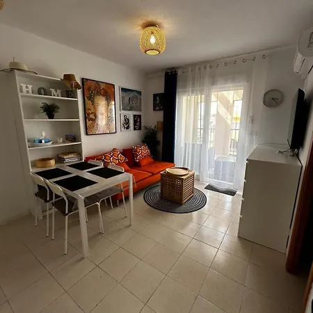 Town For 3 People Pool טורבייחה